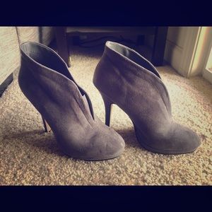 Women’s grey booties